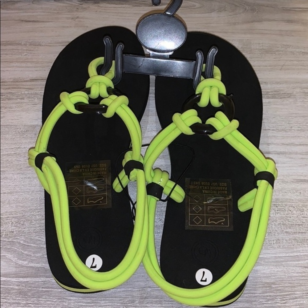UO foam thong sandals